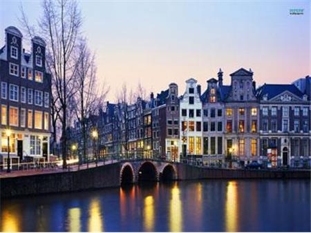 AMSTERDAM IN BRUSELJ