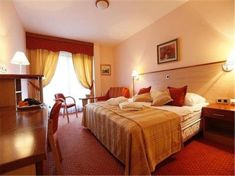 HOTEL ZELENI GAJ 3*