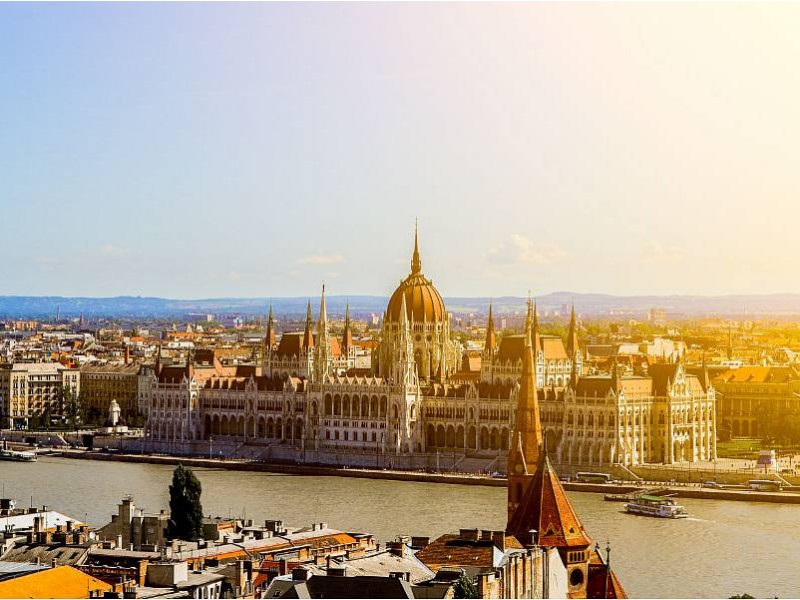 ADVENTNA BRATISLAVA IN BUDIMPEŠTA