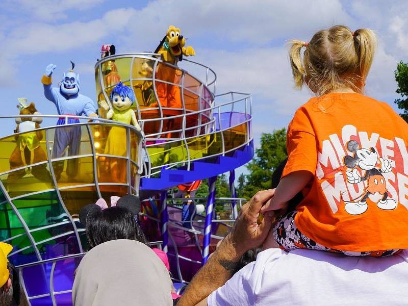 V PARIZ IN DISNEYLAND Z AVTOBUSOM