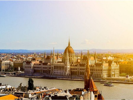 ADVENTNA BRATISLAVA IN BUDIMPEŠTA