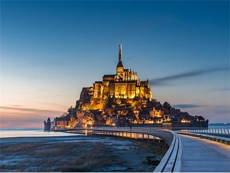 OSUPLJIVI MONT SAINT-MICHEL IN DINAMIČEN NANTES