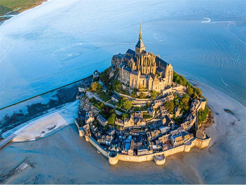 OSUPLJIVI MONT SAINT-MICHEL IN DINAMIČEN NANTES