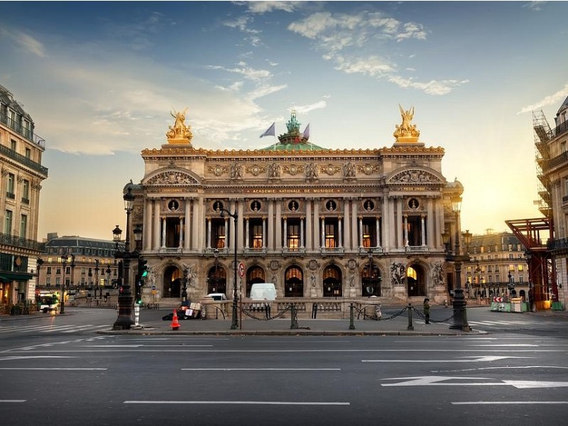 PARIZ IN GRADOVI OB LOARI