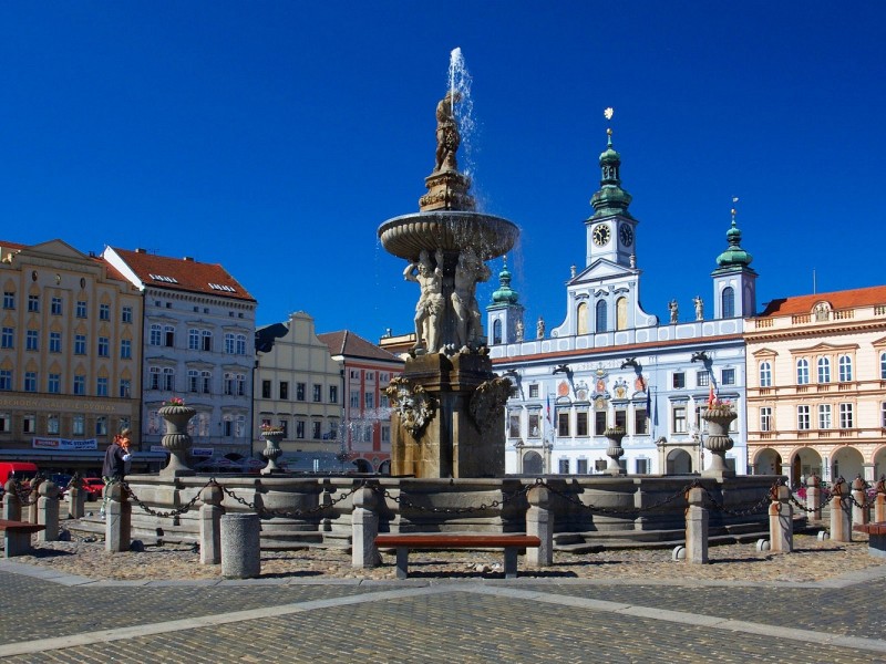 MOGOČNI GRADOVI ČEŠKE IN PRAGA