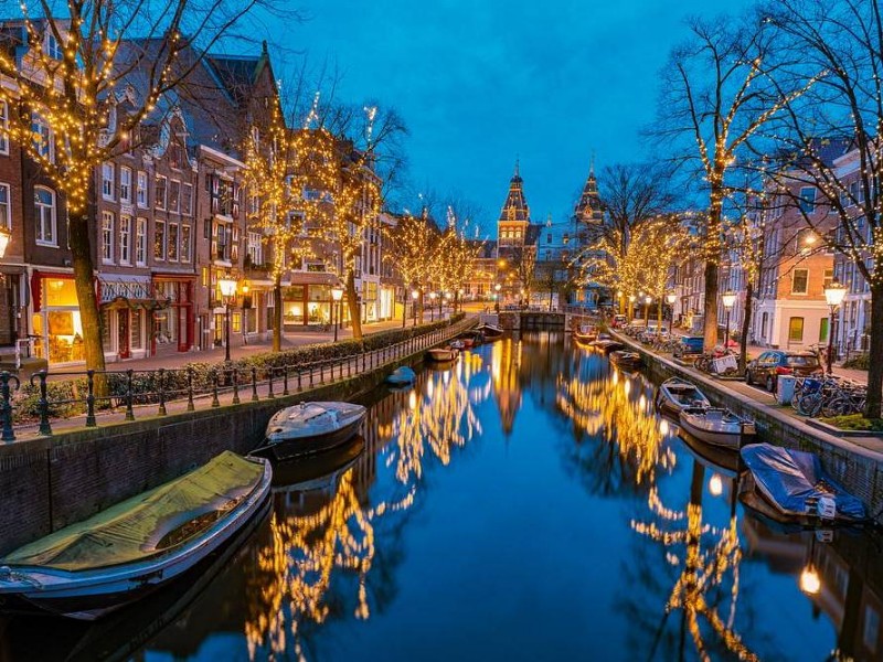 NOVOLETNI AMSTERDAM 